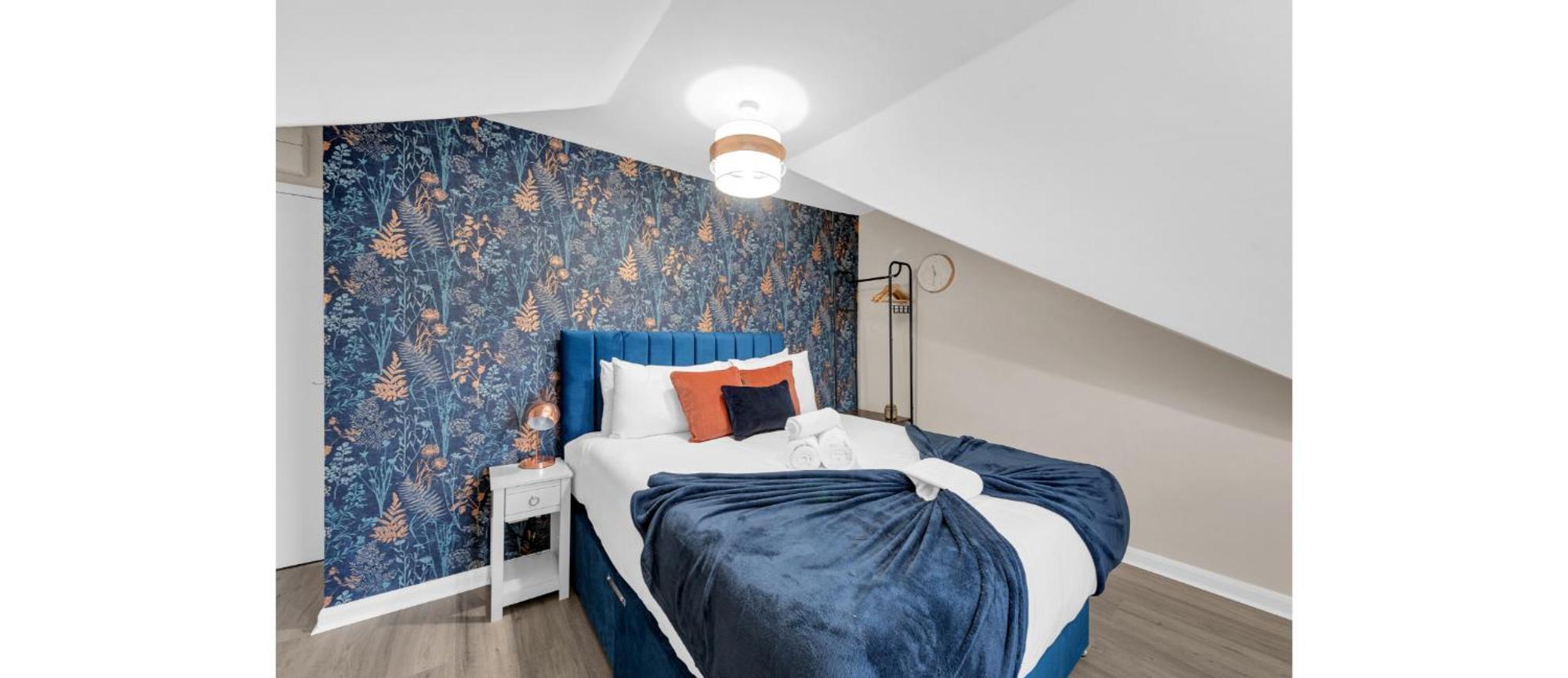 Whimsical Nook: Cozy With Separate Kitchen * London