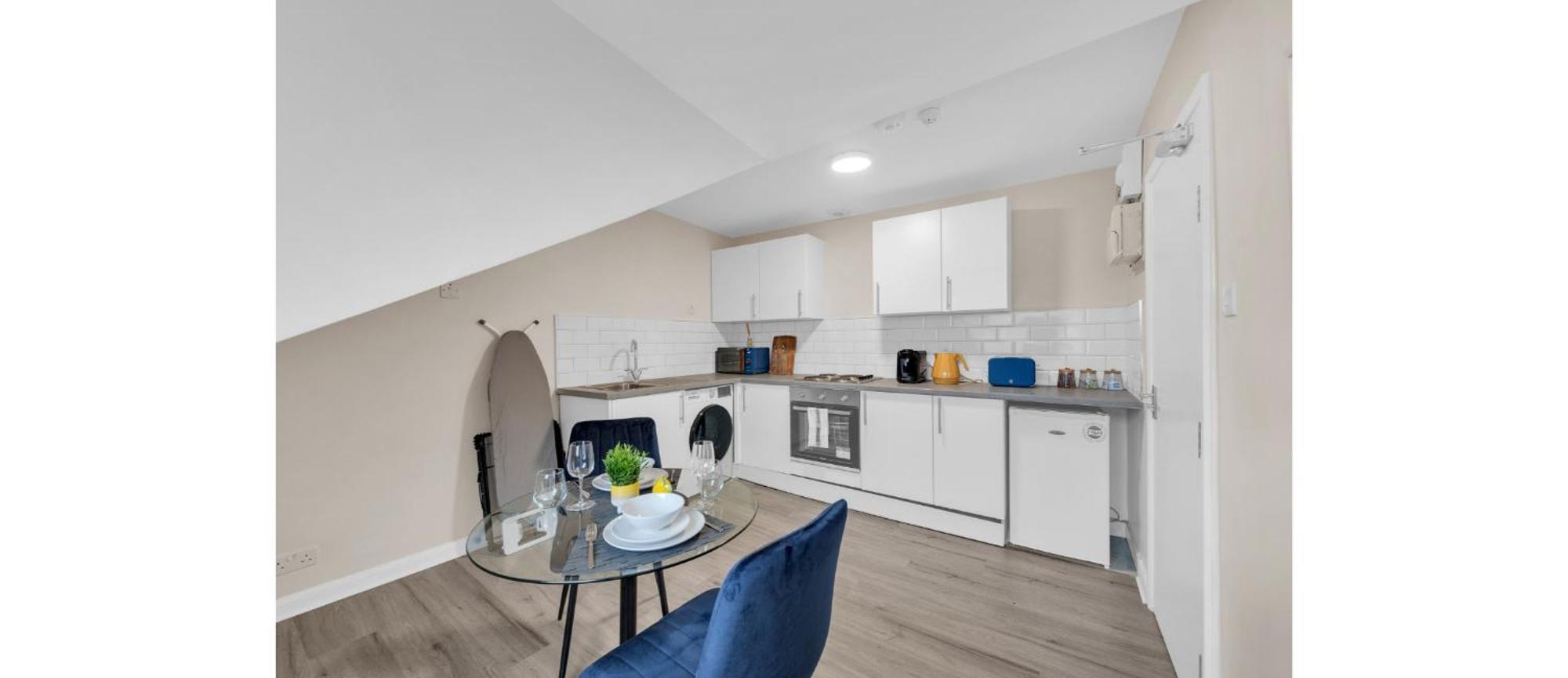 Whimsical Nook: Cozy With Separate Kitchen London